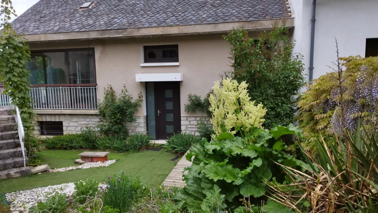 Grande-maison-avec-jardin-dans-quartier-calme-0